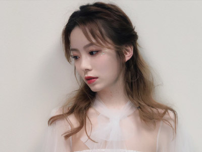 陈卓璇背后有人捧吗 她有着什么样的背景为何能这么火