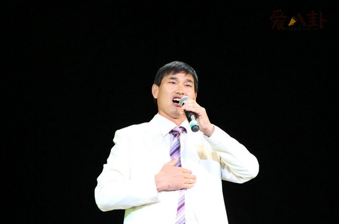 大衣哥朱之文一年能赚多少钱