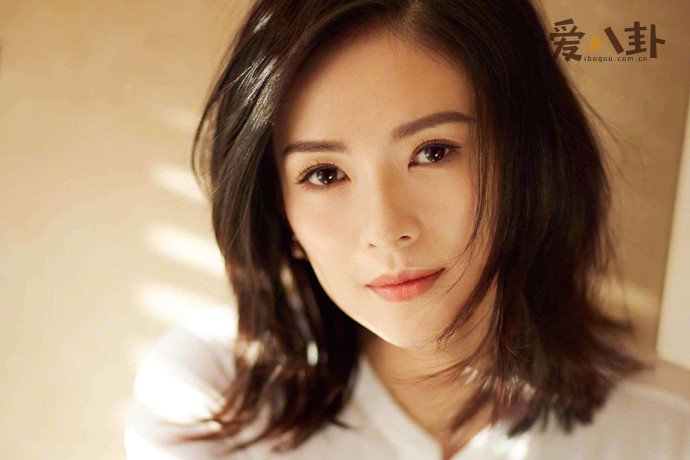 章子怡肚子凸起似发胖