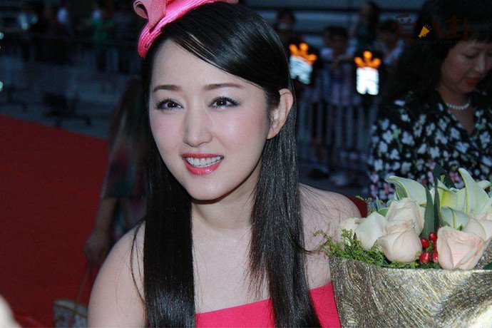 杨钰莹被曝陪睡潜规则上位