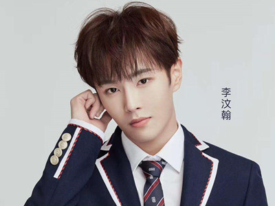 李汶翰澄清玩手机让人等 无中生有流量就该被黑？