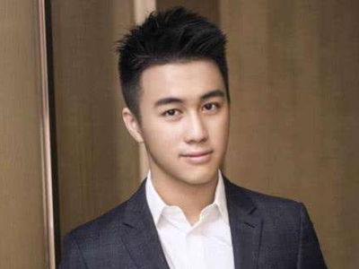 何猷君更改认证去掉赌王儿子 这一举动背后有何深意