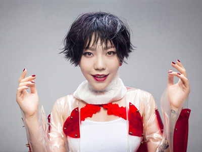 吴莫愁地铁广告事件详情 吴莫愁因为地铁广告吓哭小朋友