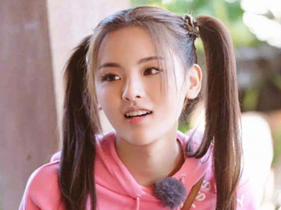 杨超越为什么叫锦鲤女孩 通过这几件事就知道她有多幸运了