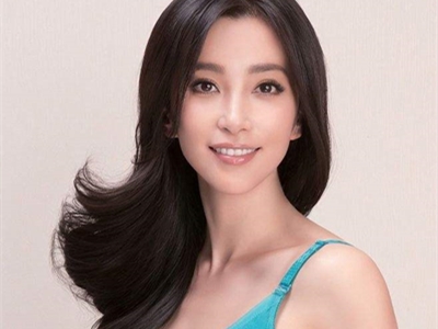 女明星改年龄事件曝光 明星的年龄几乎都是假的吗