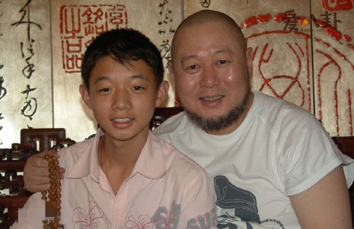 霍尊和父亲霍烽