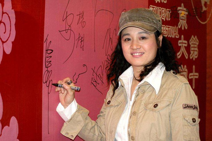 伍宇娟因离婚退出娱乐圈