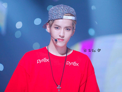 吴亦凡回应背玩偶走秀太累 吴亦凡透露最困难的一个关键
