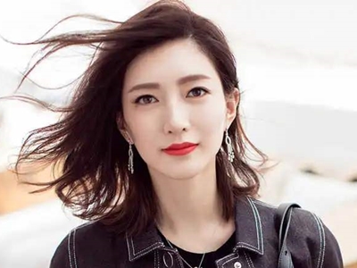 江疏影资源怎么这么好 谁在背后捧她