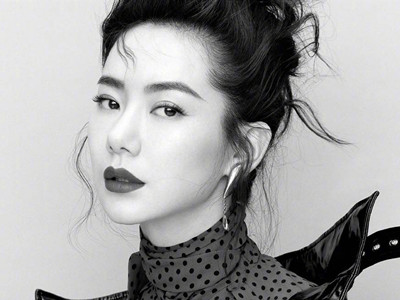 林子君戚薇是怎么认识的 林子君是女的她和戚薇是同性恋吗