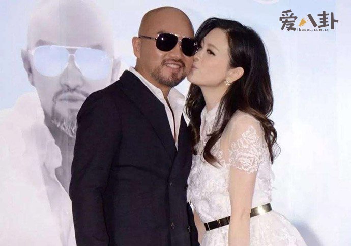 辛龙刘真合影