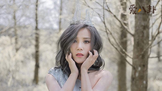 李佳薇资料