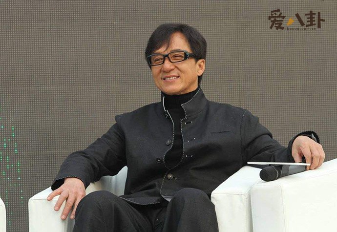 成龙怎么了