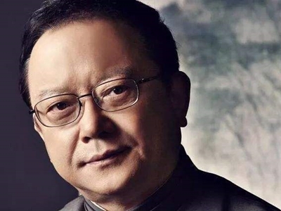 王刚三婚妻子郑艳东 比王刚小二十岁生下一子