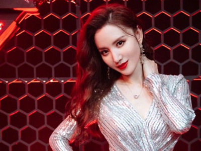 张萌不好意思找王一博合影 张萌追星失败网友帮她P图合影