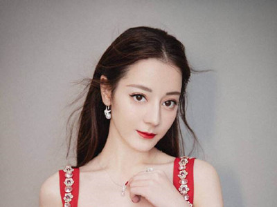 迪丽热巴道歉 为杨幂庆生却让蔡旭坤无辜躺枪引发争议