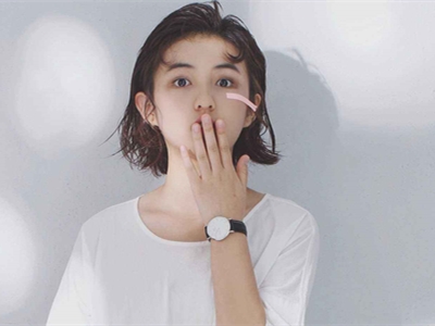 吴磊张子枫劈叉抱 两人私下互动超甜