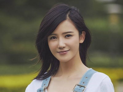 杨子珊躺在床上刷牙 洁癖人设难道是装出来的吗