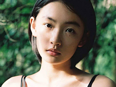周依然资源为何这么好 她竟是闪光少女宝藏女孩陈惊