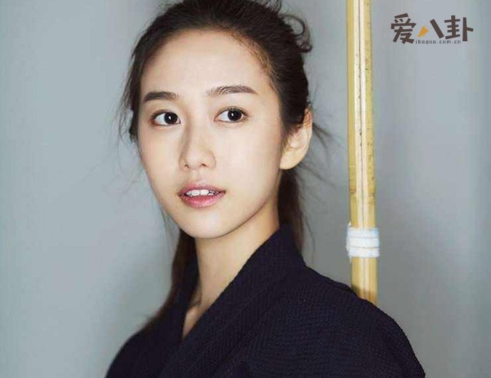 刘美含飒爽照片