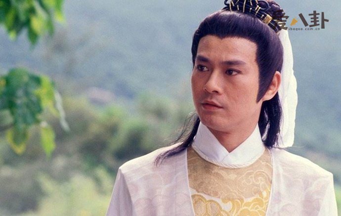 郑少秋郑佩佩是兄妹吗