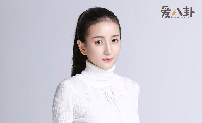 演员卢佳年龄多大
