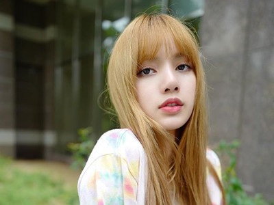 Lisa爸爸是不是她继父 起底Lisa家庭她的父母是离婚了吗