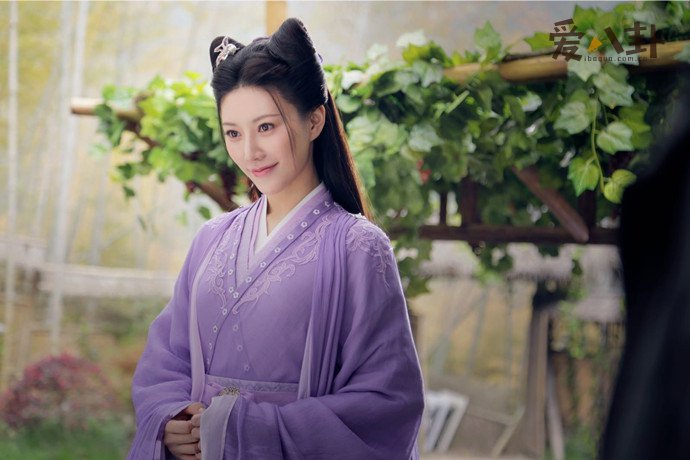 侯梦瑶饰演的紫狐