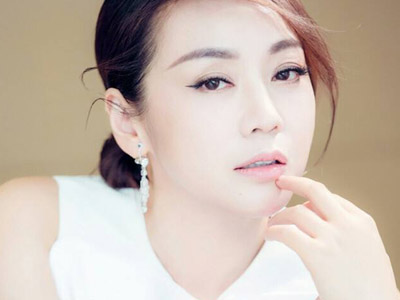 闫妮婚史是怎么样的 她有过几段婚姻现任老公是谁