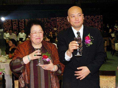 迟重瑞与陈丽华 唐僧扮演者与中国女首富