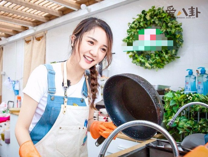靳梦佳家境