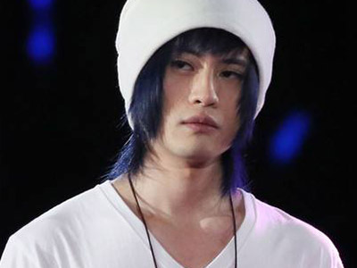 王乃恩为什么总戴帽子 起底其原因竟是因为“娘”