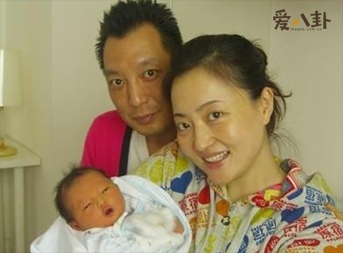 原华一家三口照