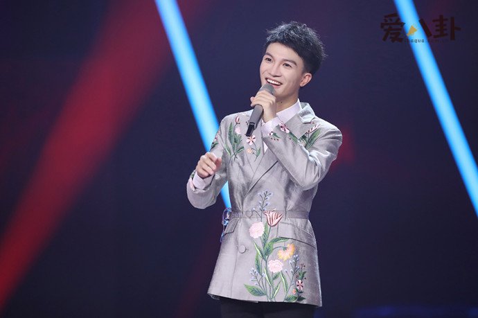 周深唱歌
