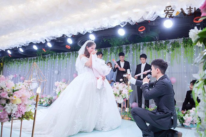 周安琴宁桓宇结婚照片