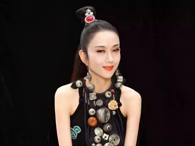 杨丽萍为什么总带着帽子 起底其原因是为了掩盖苍老？