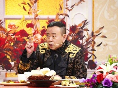 观众为了看潘长江演出爬上树 潘长江人气爆棚