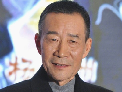 李雪健说话怎么回事 嗓音沙哑还戴助听器,背后原因令人心疼