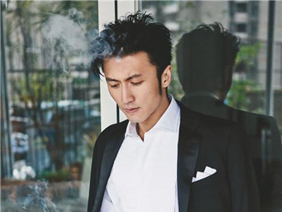 陈坤拿耳麦砸谢霆锋 当年发生了什么陈坤要砸谢霆锋