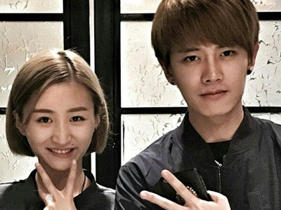 任嘉伦和老婆一家三口照片 他们二胎出生了吗有几个孩子