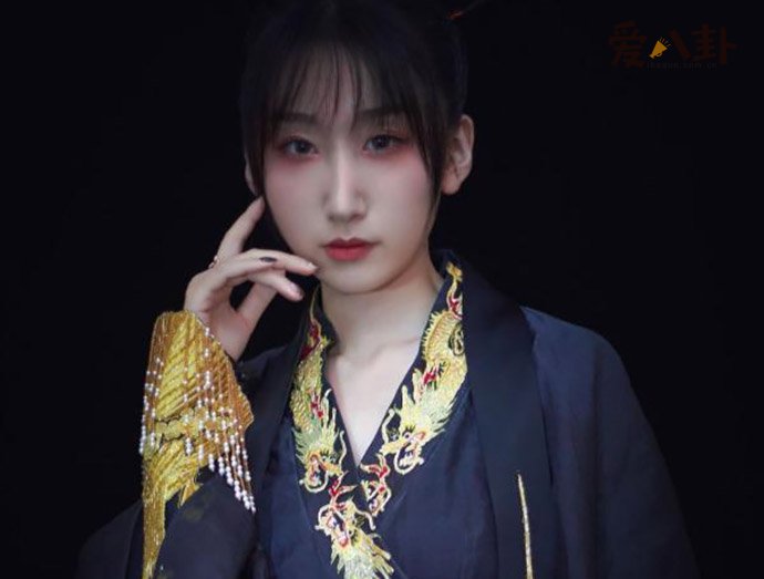 等什么君照片