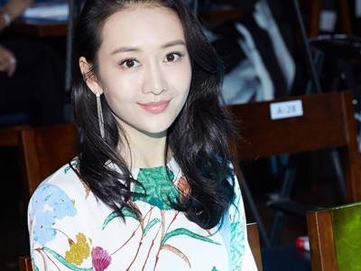 王鸥亲包贝尔耳垂 还故意避开老婆