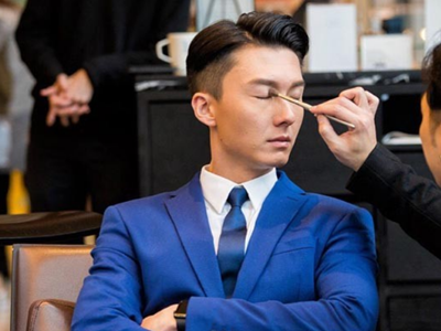 王浩信为什么出生在新疆 两度夺得TVB视帝却身世坎坷