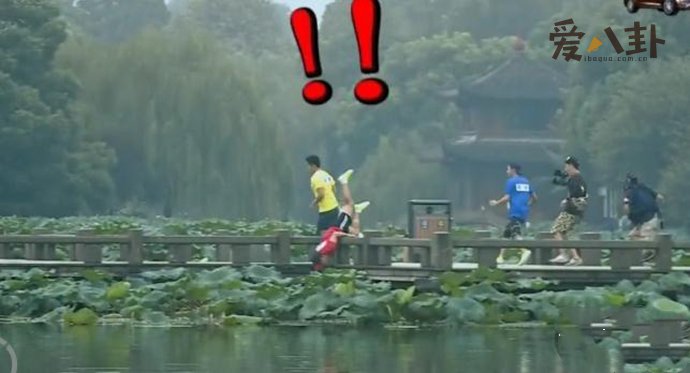 观众看到《跑男》镜头中出现鬼脸
