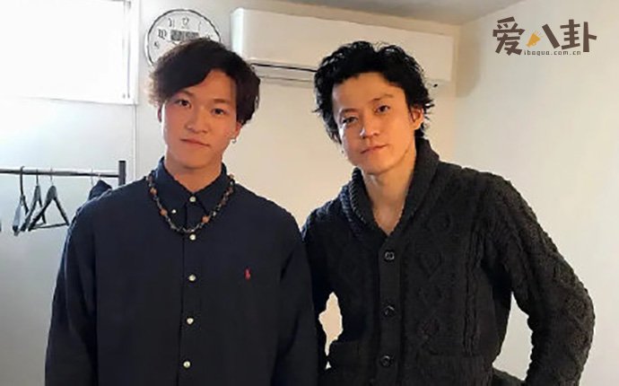 小栗旬赞多合影