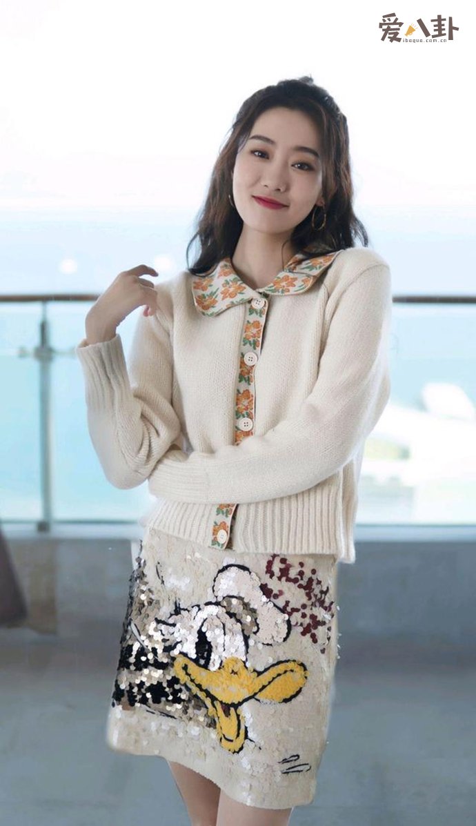张小斐路演服装品牌ZARA