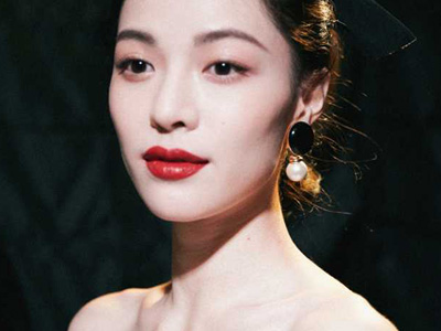 钟楚曦的大佬是谁 钟楚曦背后的金主真的是他吗