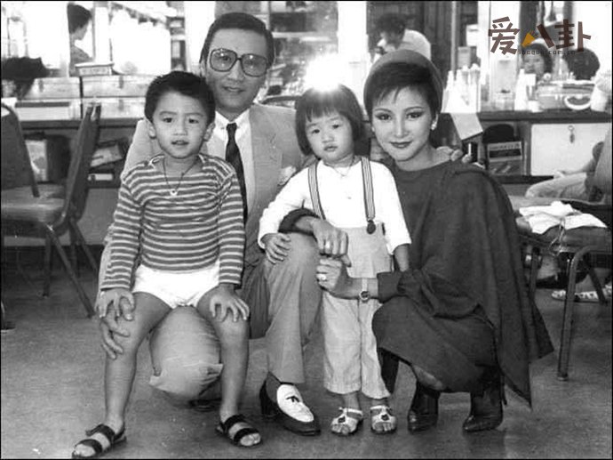 谢贤和狄波拉一家人