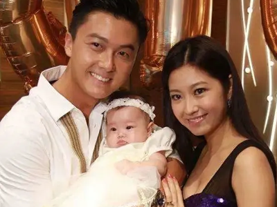 王浩信陈自瑶女儿曝光 两人共同参加女儿的毕业典礼