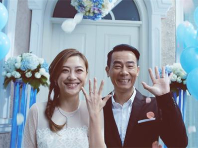 陈小春比应釆儿大几岁 两人是怎么在一起的